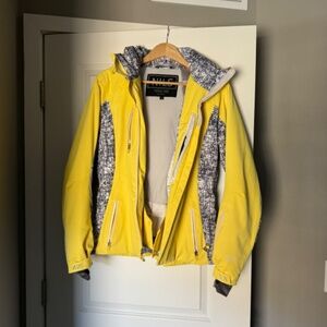 NILS WOMEN'S YELLOW Main Color with BLACK AND WHITE AccentsCOSSETTE PARKA SIZE 8